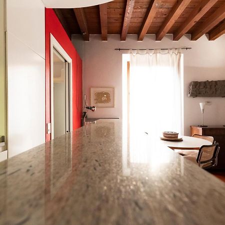 Anfiteatro Apartment In Brera Milan Bagian luar foto