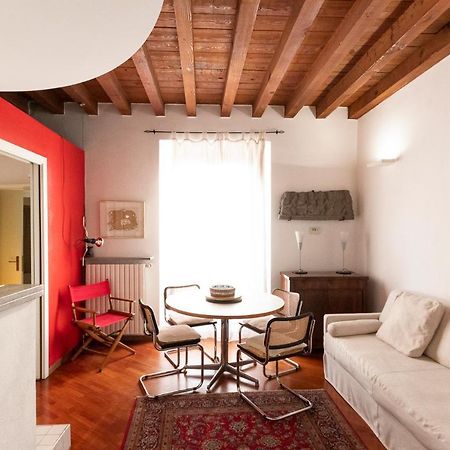 Anfiteatro Apartment In Brera Milan Bagian luar foto