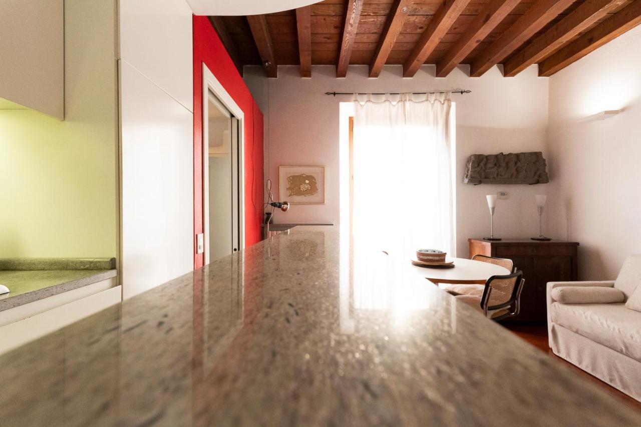Anfiteatro Apartment In Brera Milan Bagian luar foto