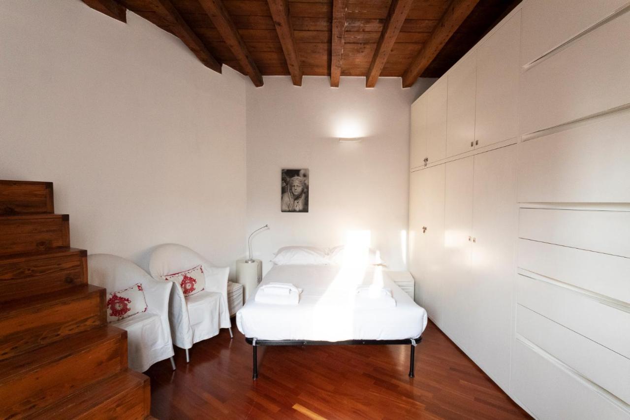 Anfiteatro Apartment In Brera Milan Bagian luar foto