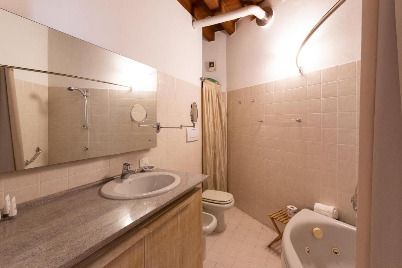 Anfiteatro Apartment In Brera Milan Bagian luar foto