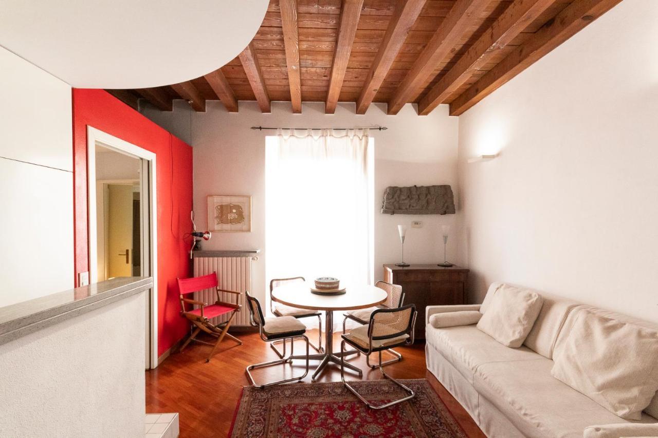 Anfiteatro Apartment In Brera Milan Bagian luar foto