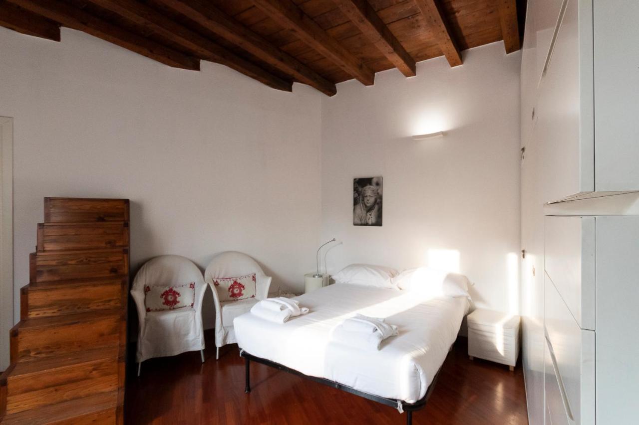 Anfiteatro Apartment In Brera Milan Bagian luar foto