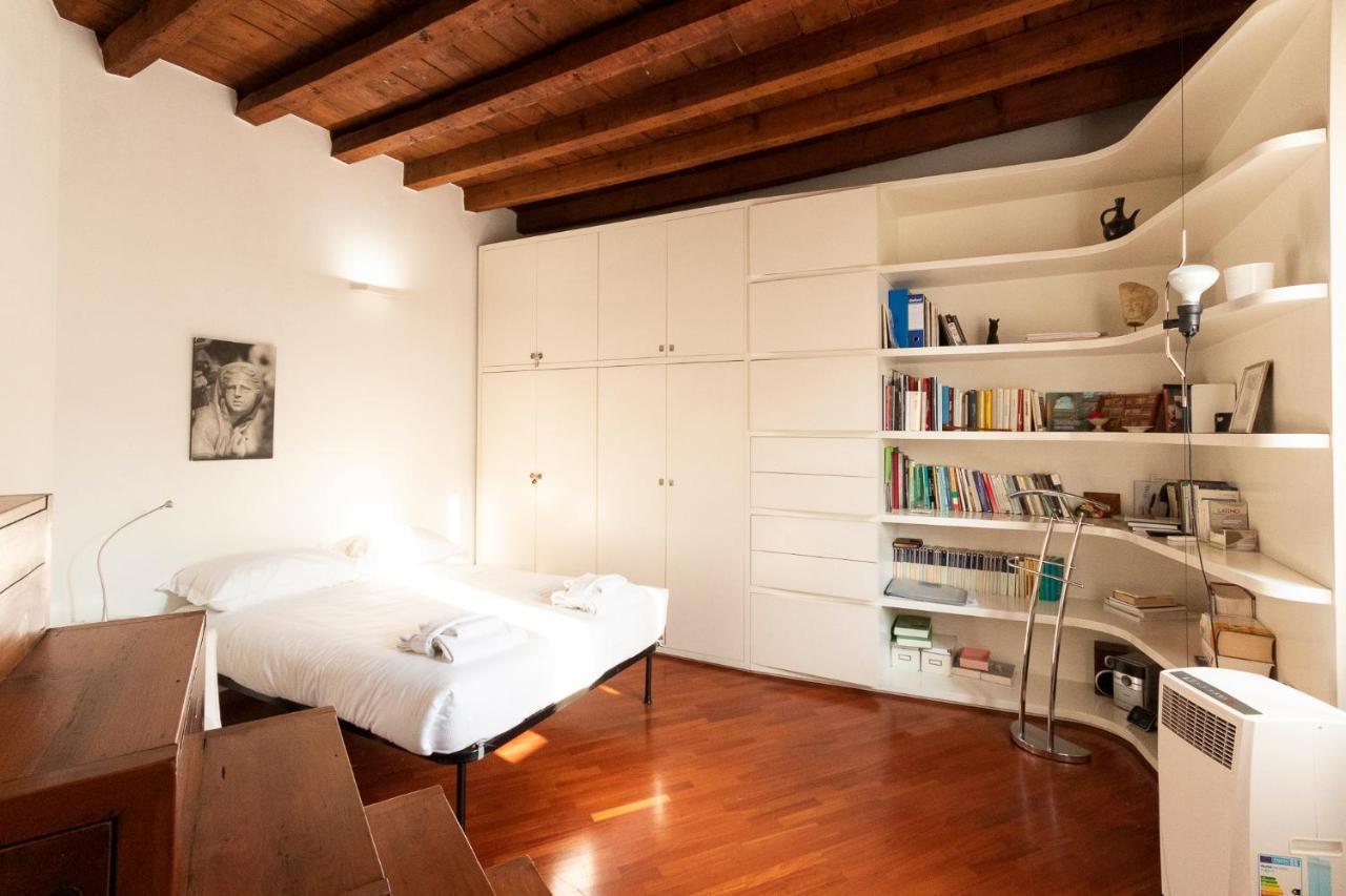 Anfiteatro Apartment In Brera Milan Bagian luar foto