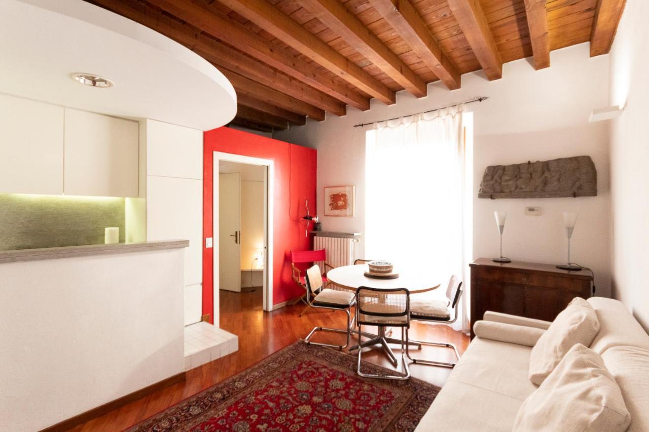 Anfiteatro Apartment In Brera Milan Bagian luar foto