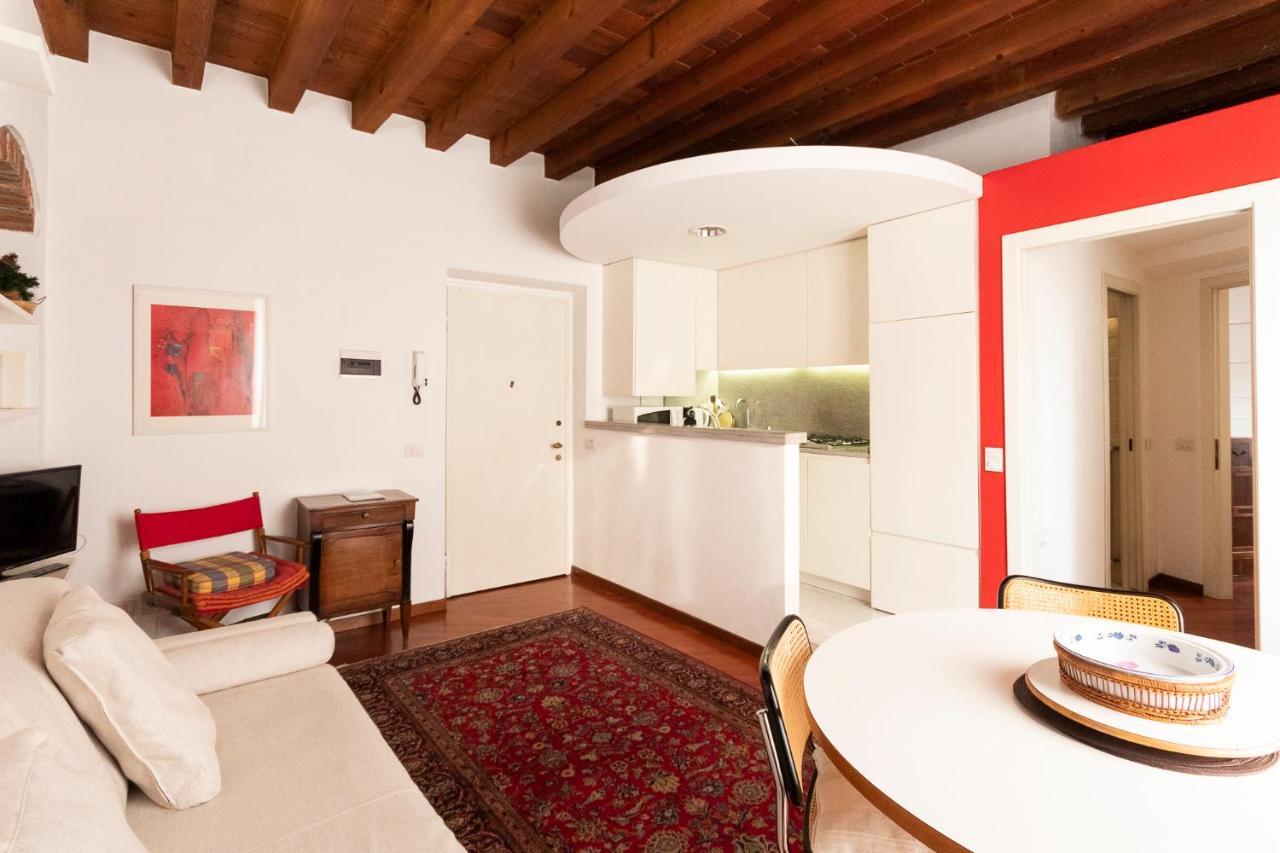 Anfiteatro Apartment In Brera Milan Bagian luar foto