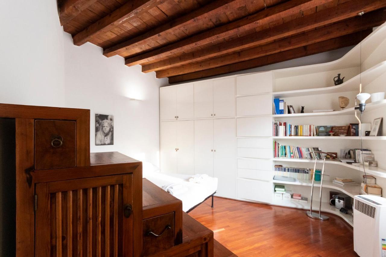 Anfiteatro Apartment In Brera Milan Bagian luar foto