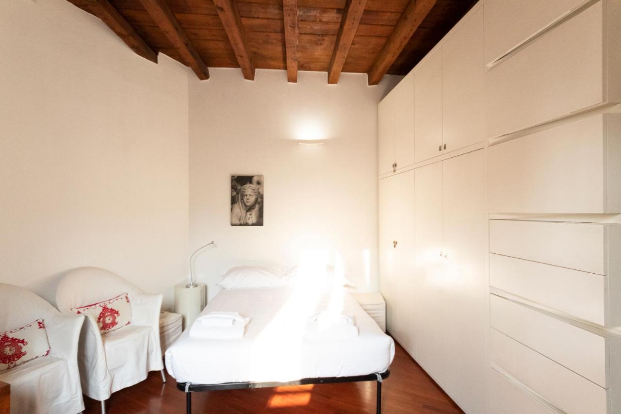 Anfiteatro Apartment In Brera Milan Bagian luar foto