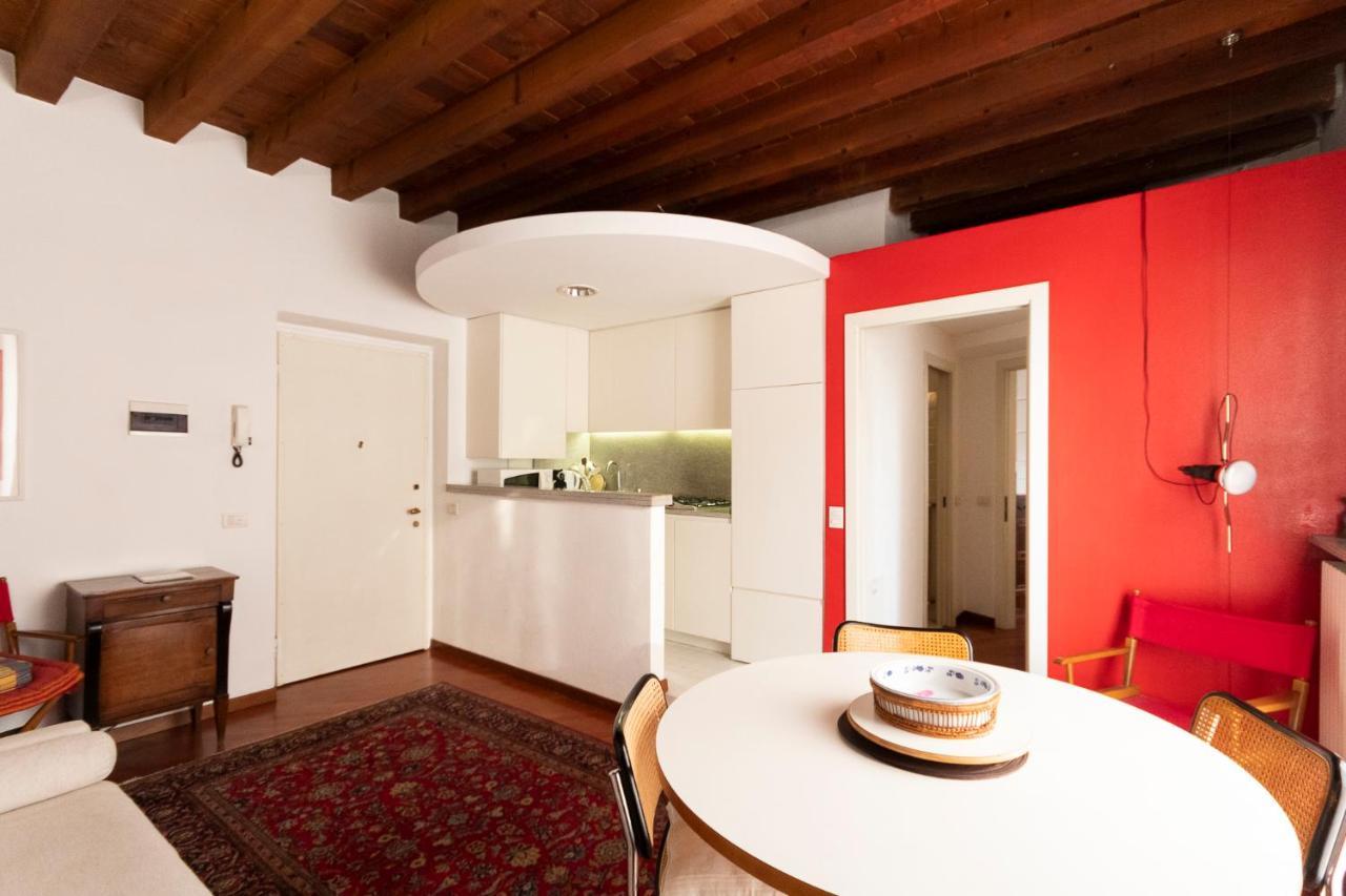Anfiteatro Apartment In Brera Milan Bagian luar foto